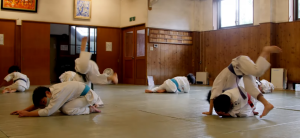 AN image showing an Aikido for Kids class, Where the children are active. Shows the benefits of Aikido for kids and the general style of Aikido